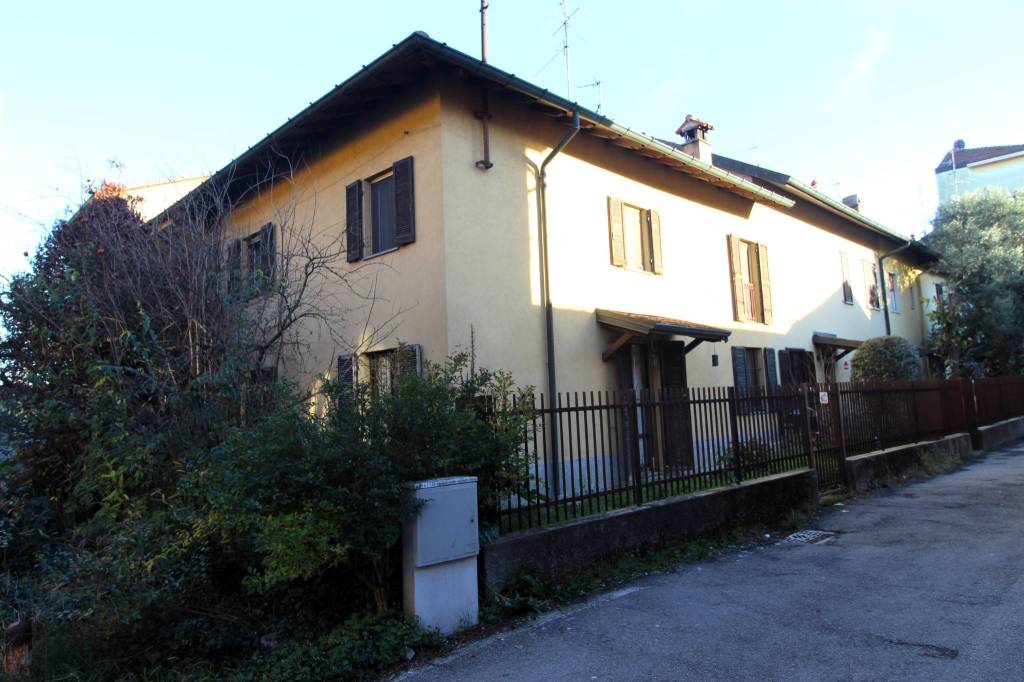 casa indipendente in vendita a Milano in zona Figino
