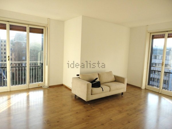 appartamento in vendita a Milano in zona Lorenteggio