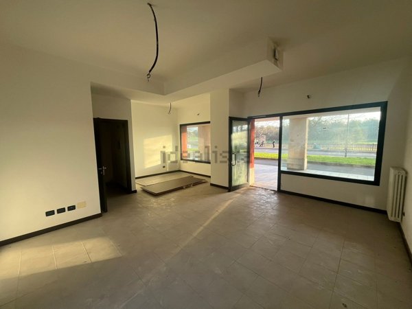 negozio in vendita a Milano in zona Bruzzano