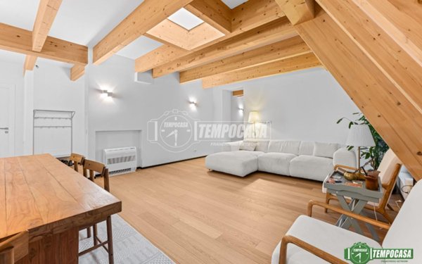 appartamento in vendita a Milano in zona Porta Nuova