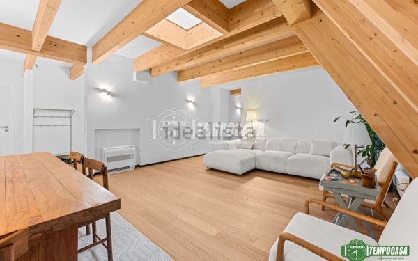 appartamento in vendita a Milano in zona Porta Nuova