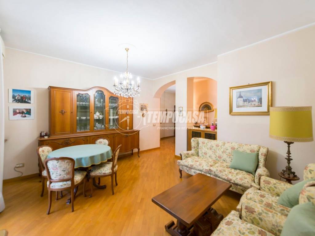 appartamento in vendita a Milano in zona Lorenteggio