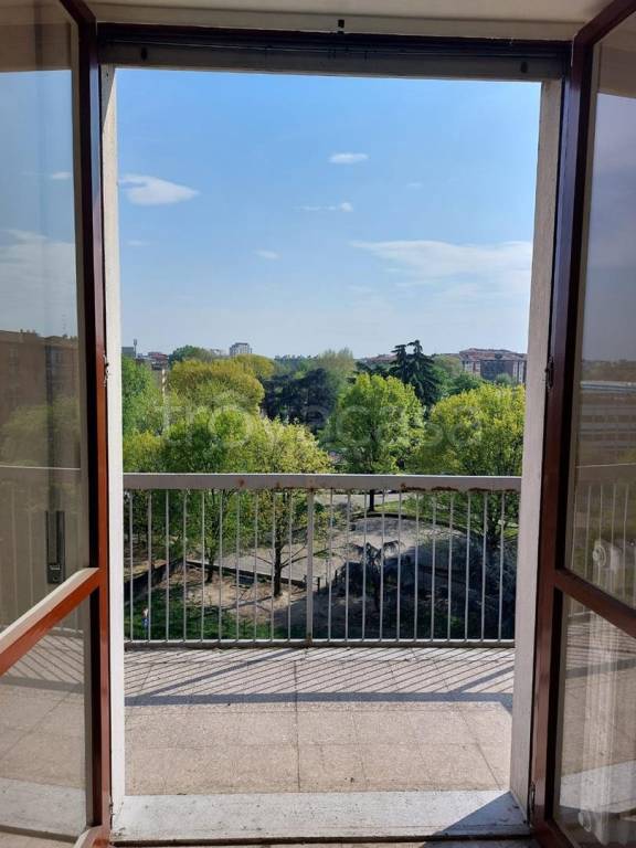 appartamento in vendita a Milano in zona Bocconi