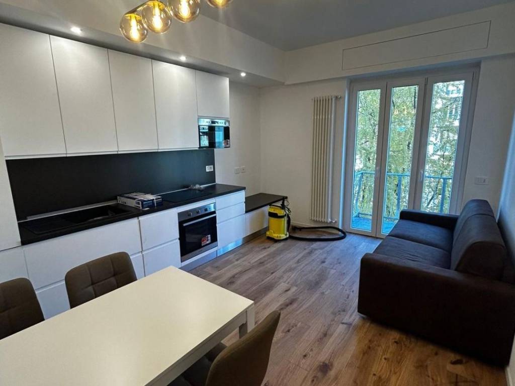 appartamento in vendita a Milano in zona Lorenteggio