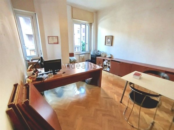 ufficio in vendita a Milano in zona Guastalla