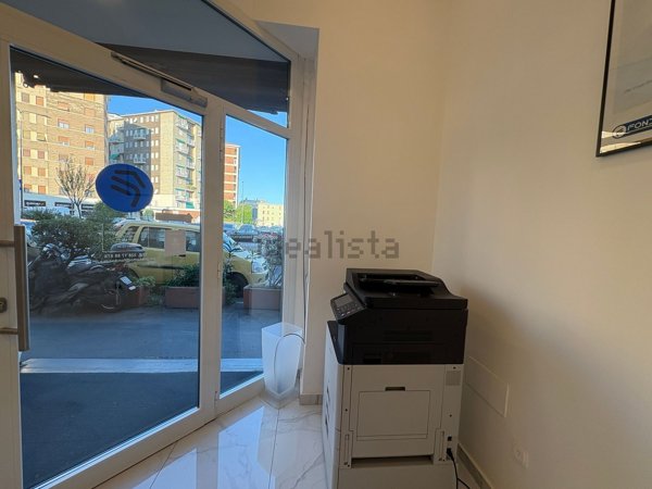 ufficio in vendita a Milano in zona Precotto