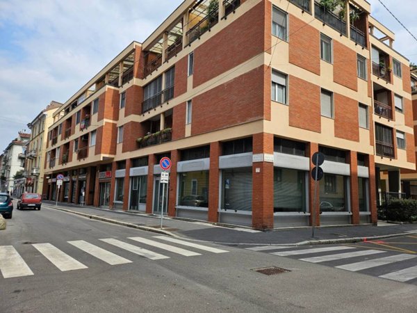 negozio in vendita a Milano in zona Ponte Lambro