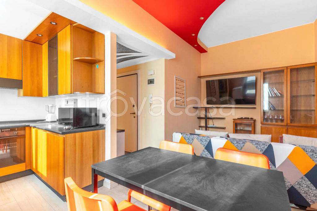 appartamento in vendita a Milano in zona Famagosta