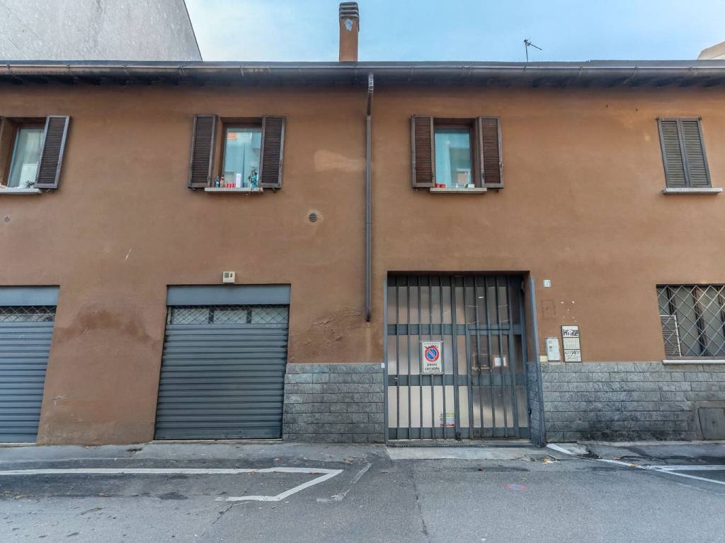 locale commerciale in vendita a Milano in zona Chiesa Rossa