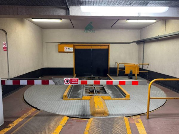 negozio in vendita a Milano in zona Porta Vigentina