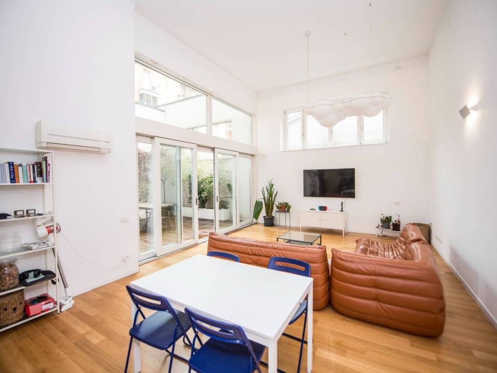 appartamento in vendita a Milano in zona Bocconi