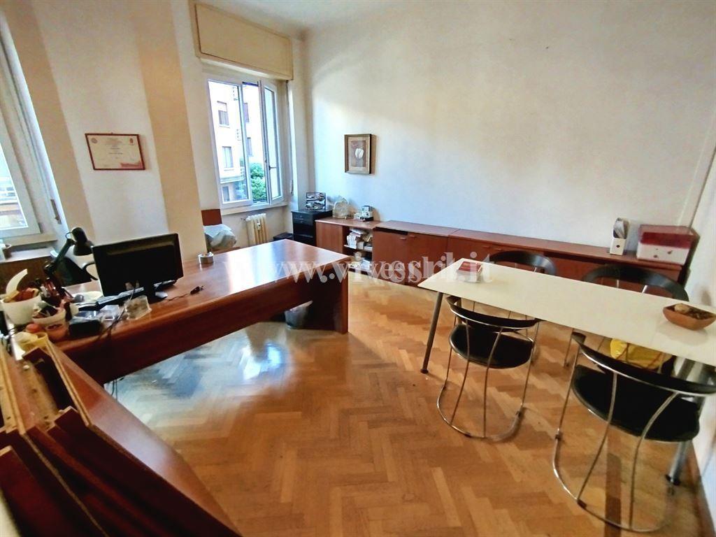 appartamento in vendita a Milano in zona Guastalla