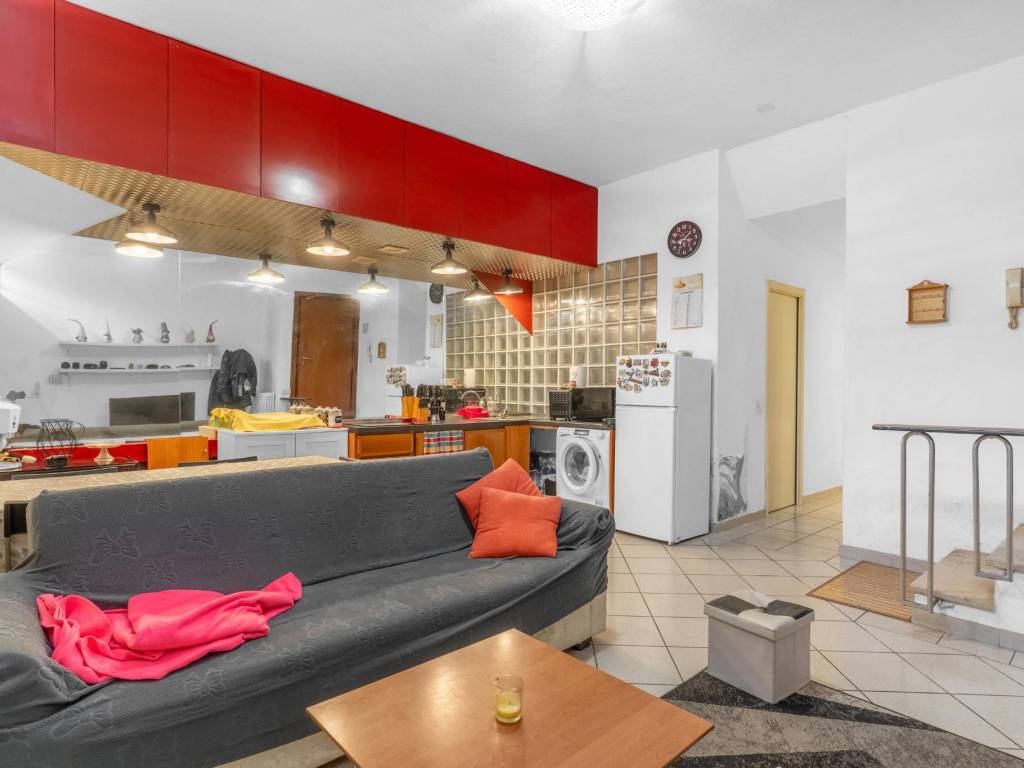 appartamento in vendita a Milano in zona Famagosta