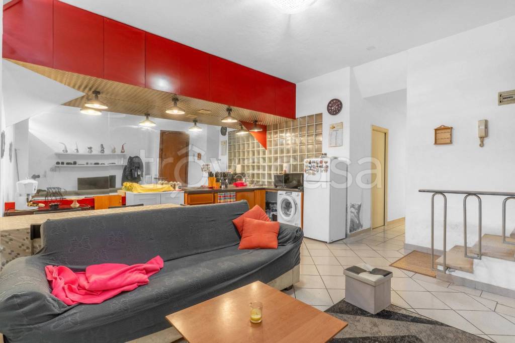 appartamento in vendita a Milano in zona Famagosta