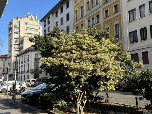 appartamento in vendita a Milano in zona Guastalla