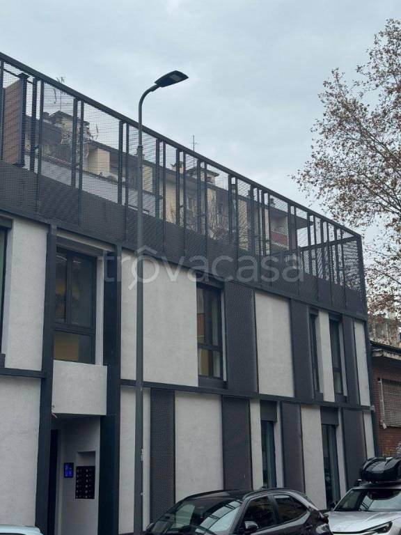 appartamento in vendita a Milano in zona Cascina dei Pomi