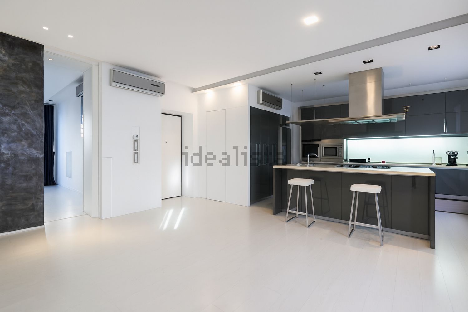 appartamento in vendita a Milano in zona Porta Garibaldi