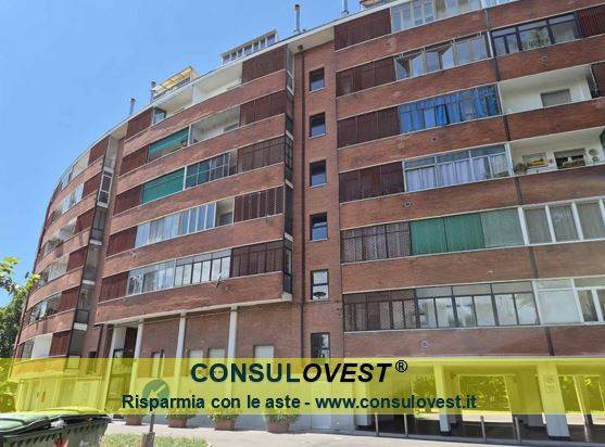 appartamento in vendita a Milano in zona Famagosta