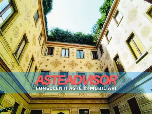 appartamento in vendita a Milano in zona Sant'Ambrogio