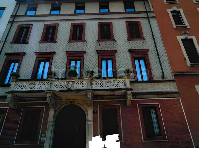 appartamento in vendita a Milano in zona Sant'Ambrogio
