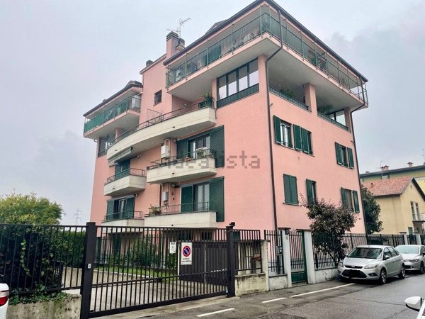 appartamento in vendita a Milano in zona Baggio