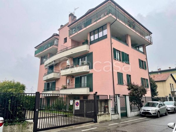 appartamento in vendita a Milano in zona Baggio