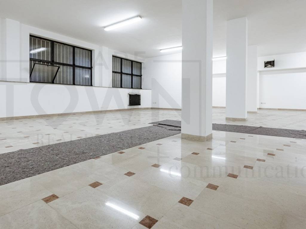 negozio in vendita a Milano in zona Stazione Centrale