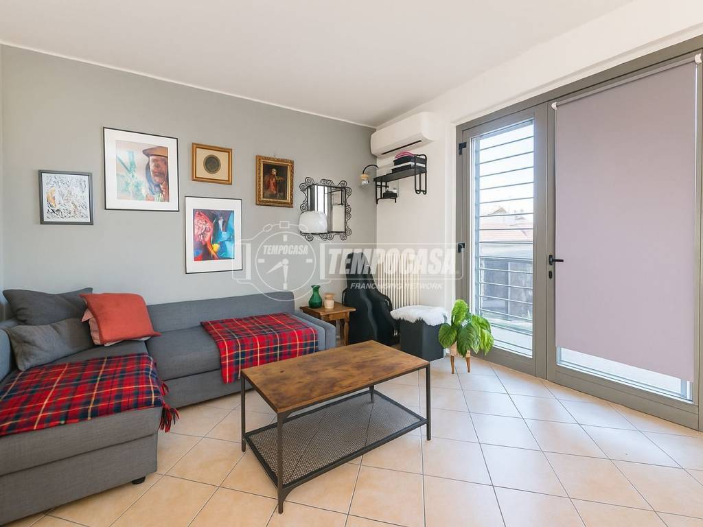 appartamento in vendita a Milano in zona Lorenteggio