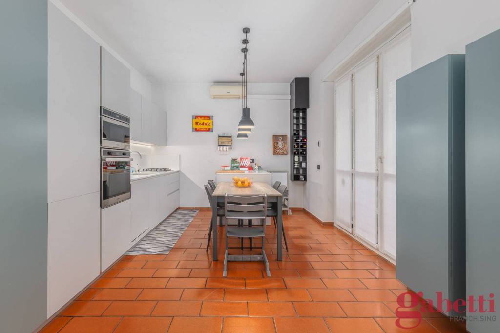 appartamento in vendita a Milano in zona Piazzale Lodi