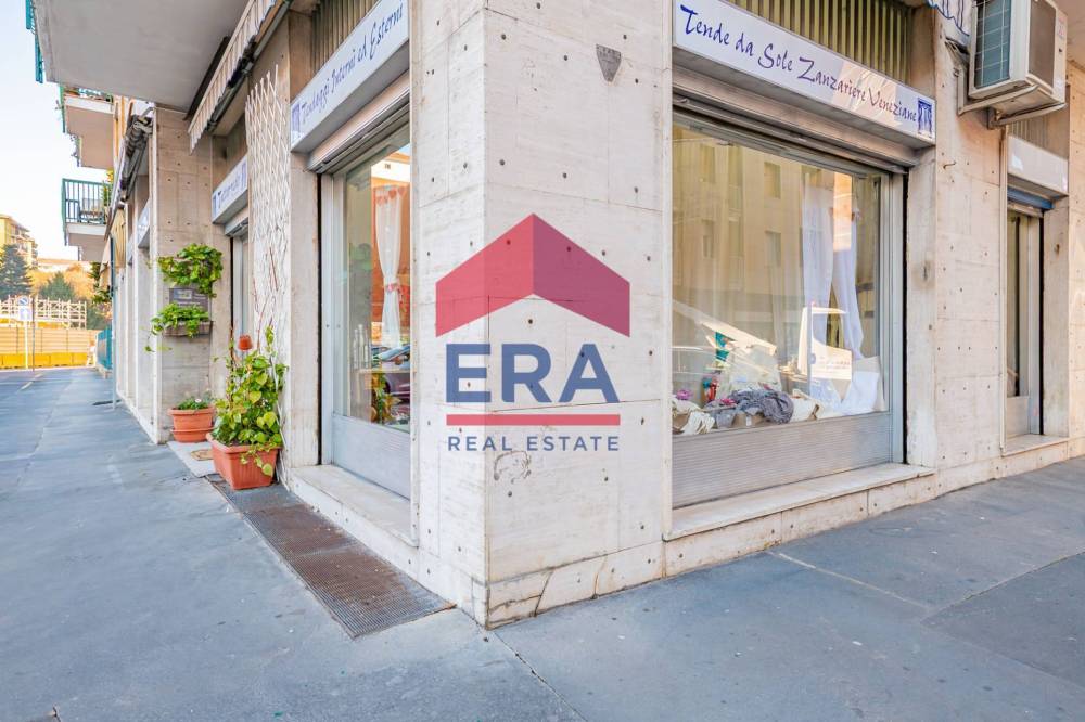 locale commerciale in vendita a Milano