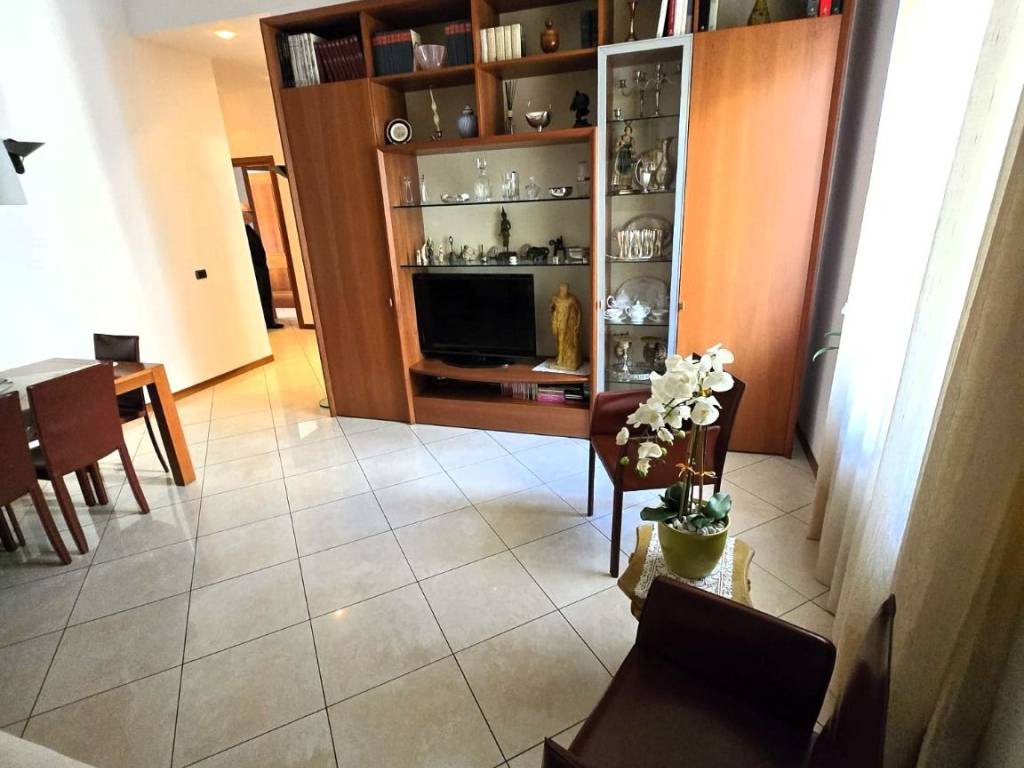 appartamento in vendita a Milano in zona Porta Garibaldi