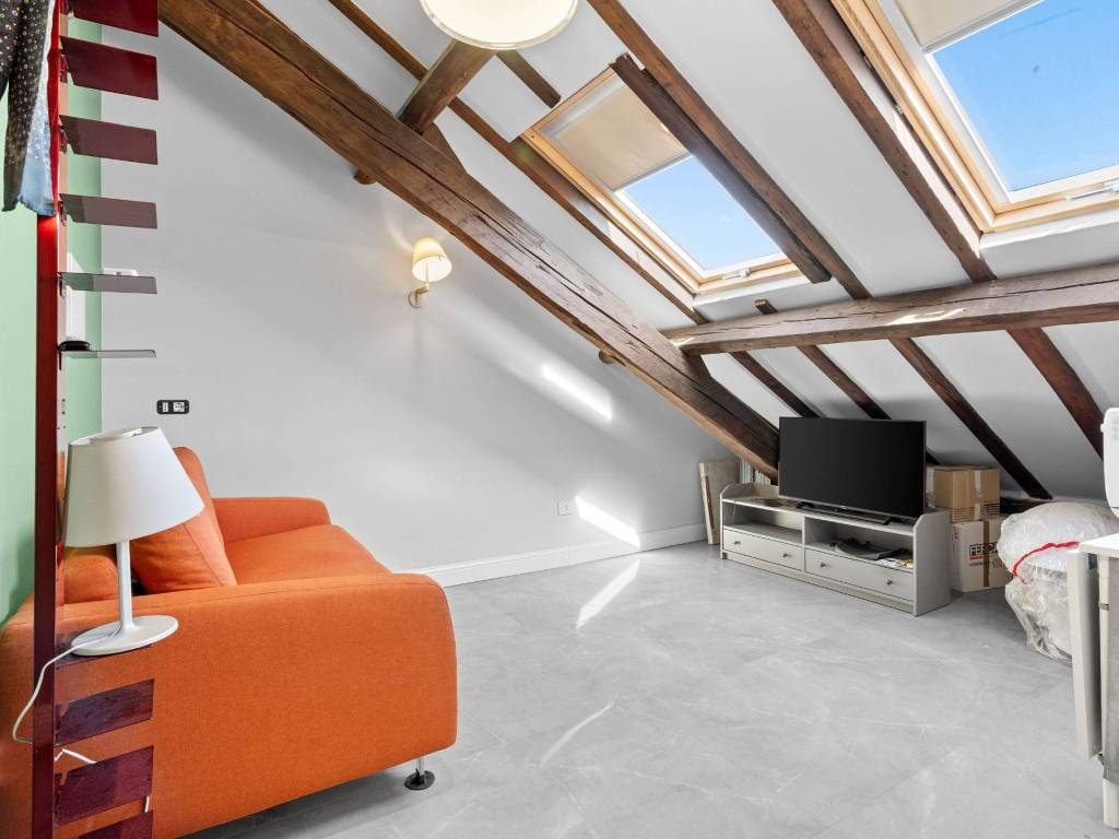 mansarda in vendita a Milano in zona Porta Venezia