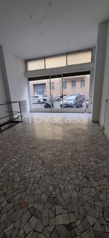 negozio in vendita a Milano in zona Corvetto