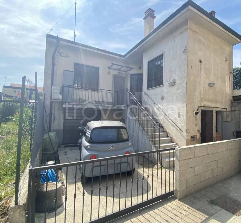 casa indipendente in vendita a Milano in zona Baggio
