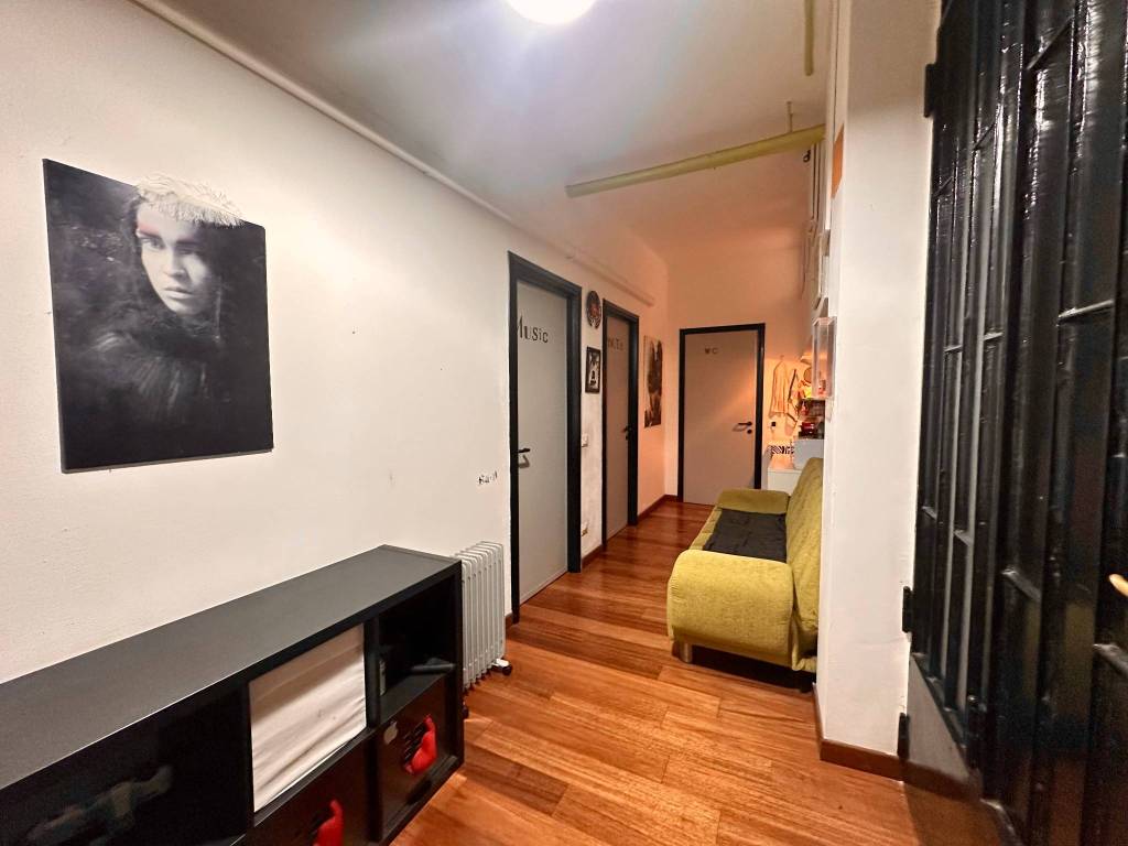 locale di sgombero in vendita a Milano in zona Lorenteggio