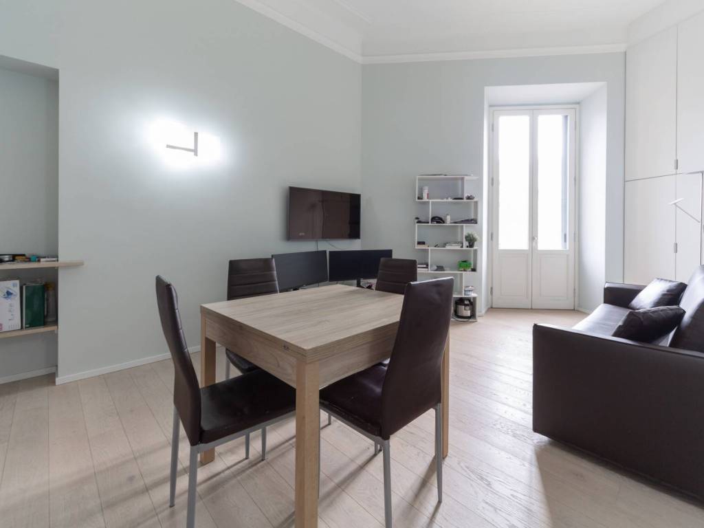 appartamento in vendita a Milano in zona Porta Nuova