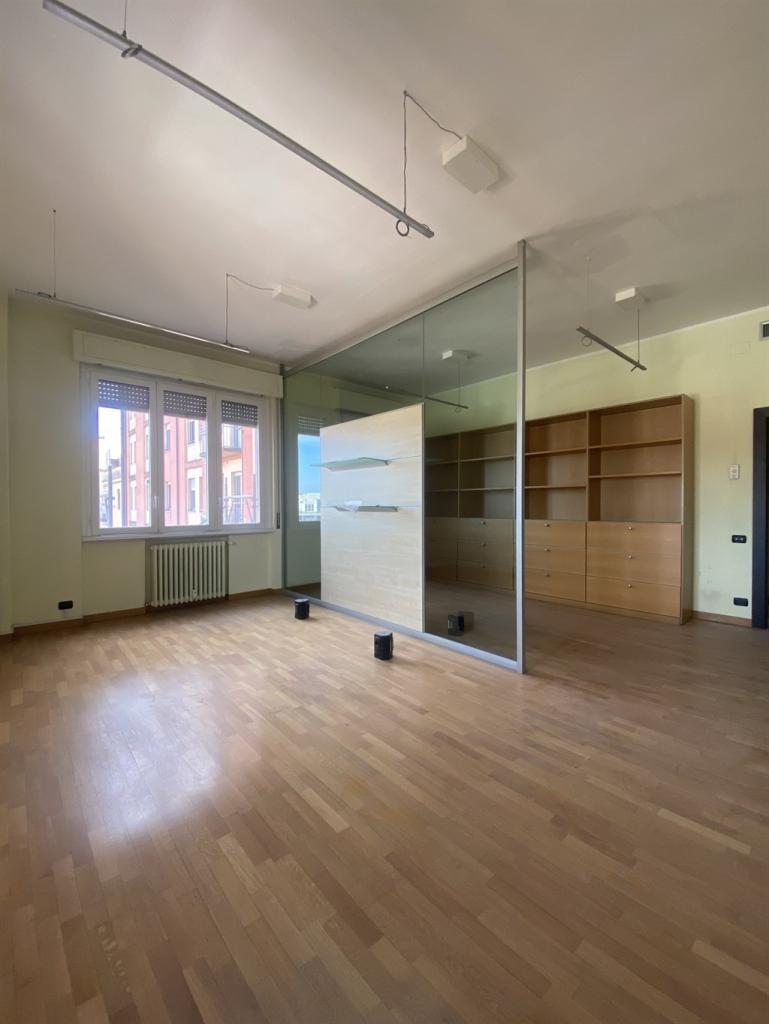 ufficio in vendita a Milano in zona Sempione