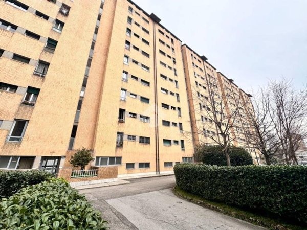 appartamento in vendita a Milano in zona Gallaratese