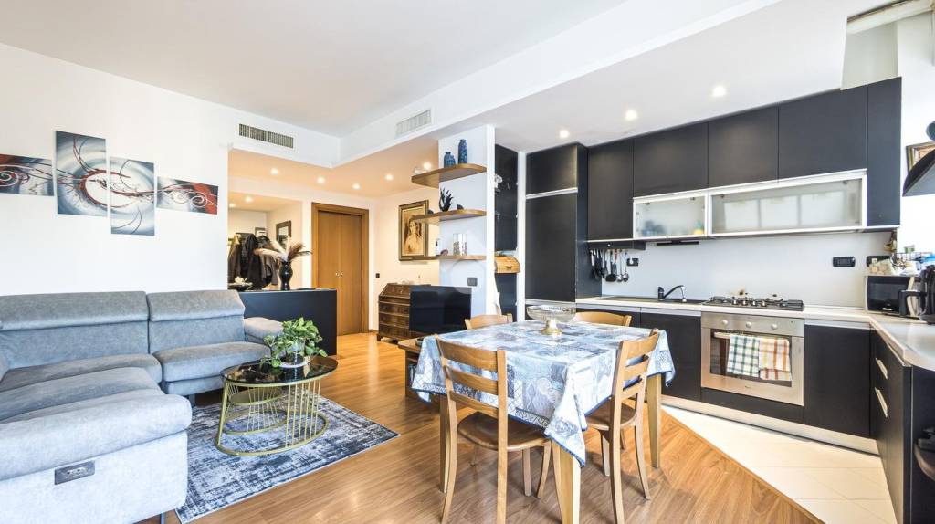 appartamento in vendita a Milano in zona Piazzale Lodi