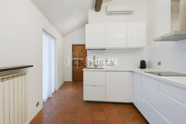 appartamento in vendita a Milano in zona Porta Nuova