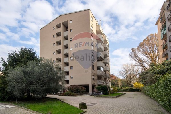 appartamento in vendita a Milano in zona Quarto Oggiaro