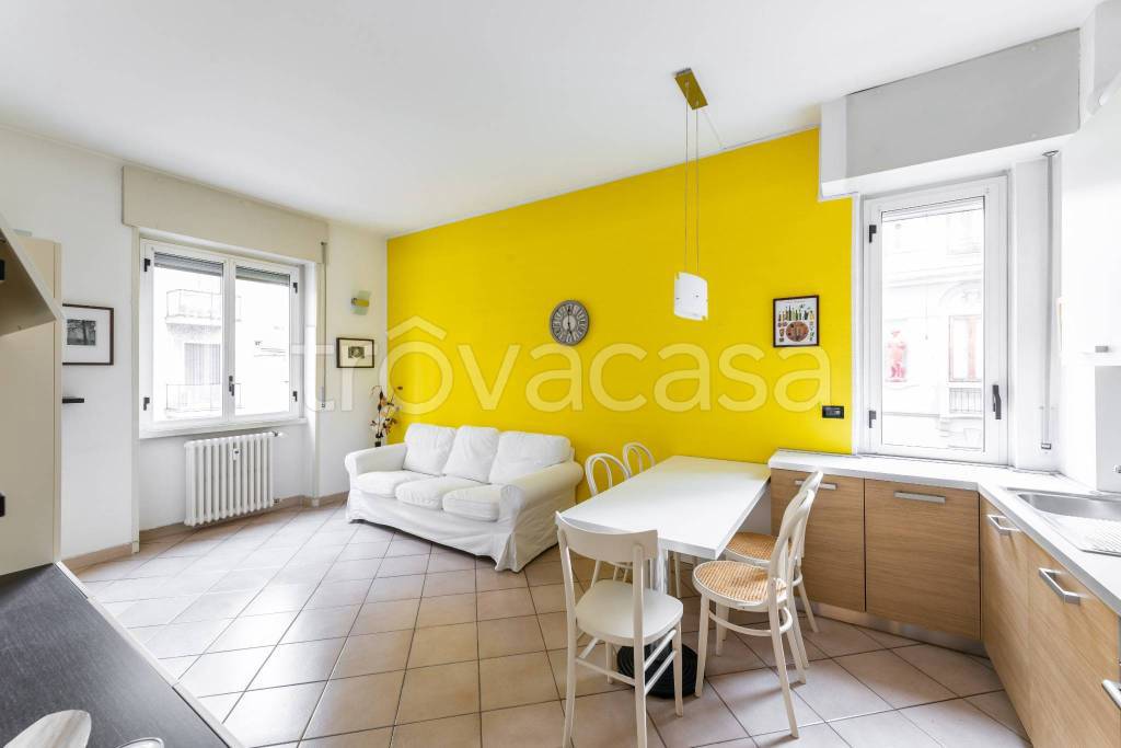 appartamento in vendita a Milano in zona Lorenteggio