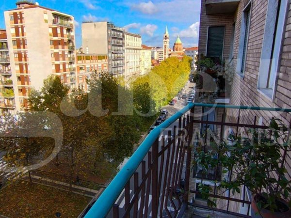 appartamento in vendita a Milano in zona Sempione