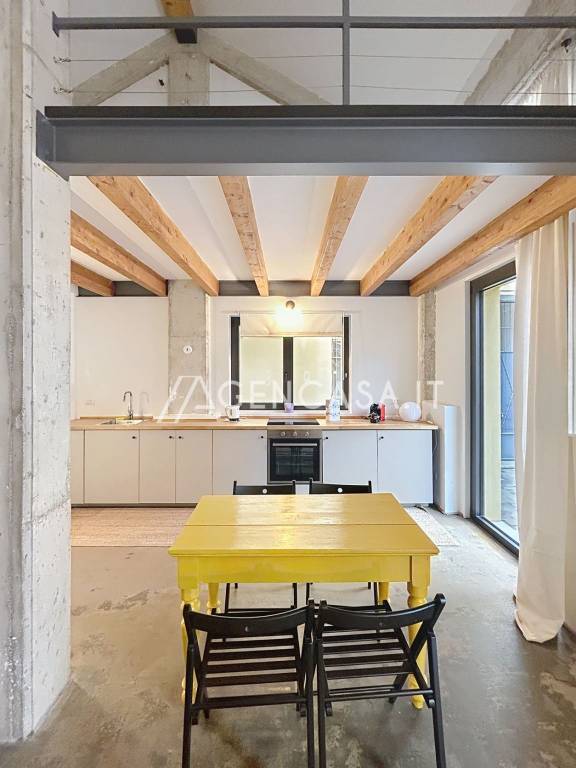 appartamento in vendita a Milano in zona Lorenteggio