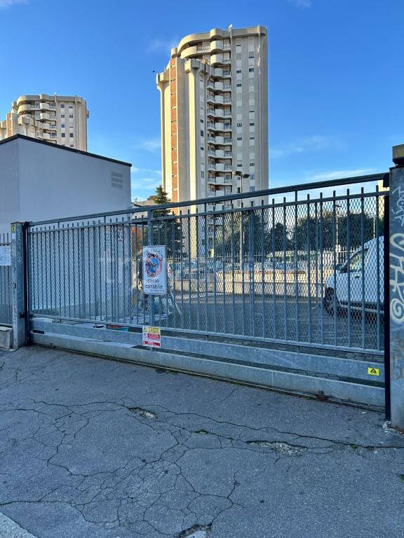 casale in vendita a Milano in zona Cascina dei Pomi