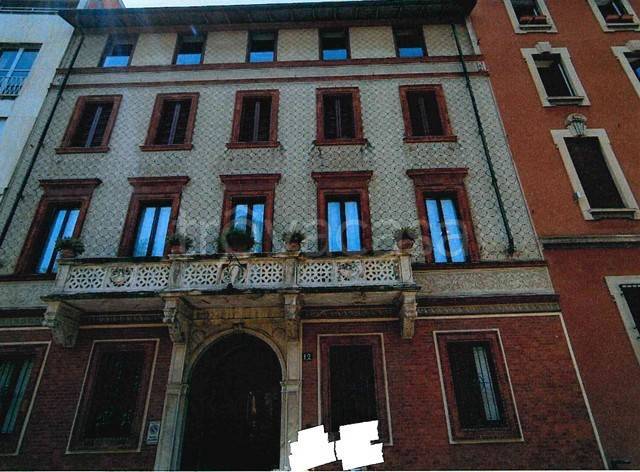 appartamento in vendita a Milano in zona Sant'Ambrogio