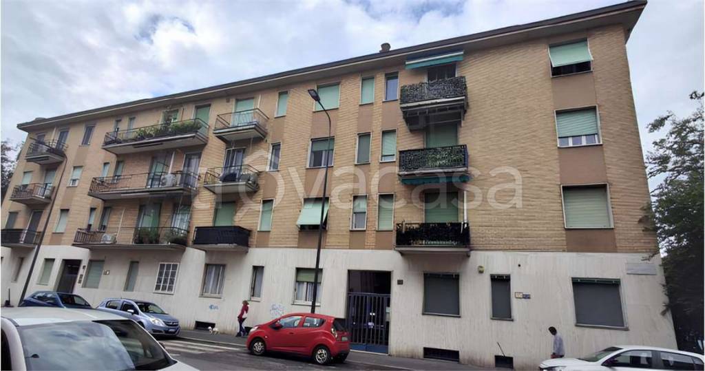 appartamento in vendita a Milano in zona Baggio