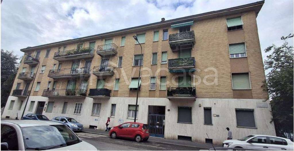 appartamento in vendita a Milano in zona Baggio