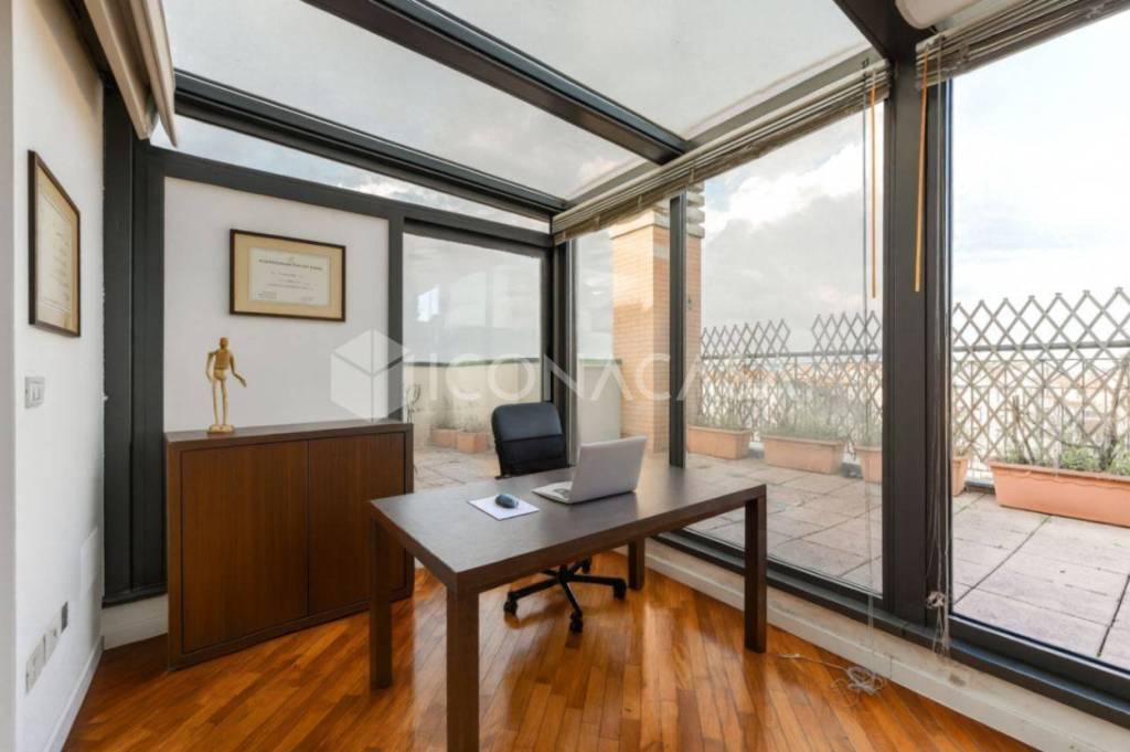 appartamento in vendita a Milano in zona Casoretto