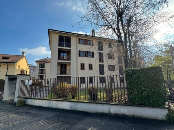 appartamento in vendita a Milano in zona Adriano